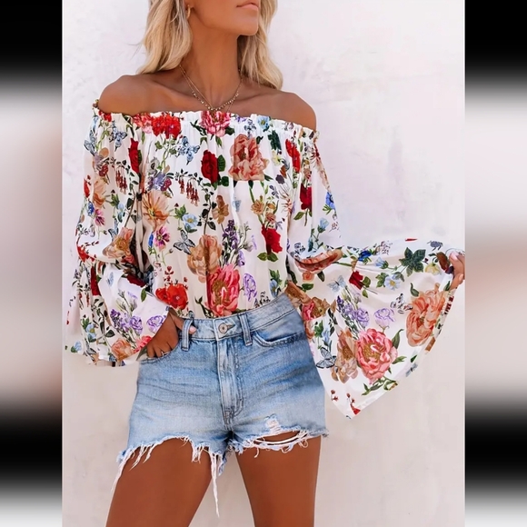 NEW NWOT Floral Crop Bell Sleeve Blouse-Large - Picture 4 of 5